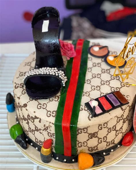 black gucci bag cake.